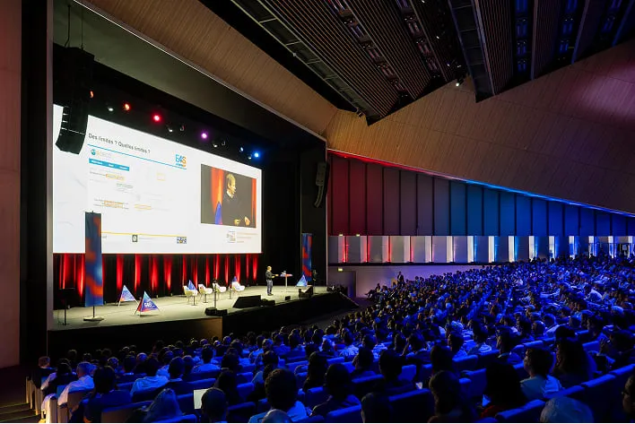 scène avec beaucoup de public, E4S Showcase