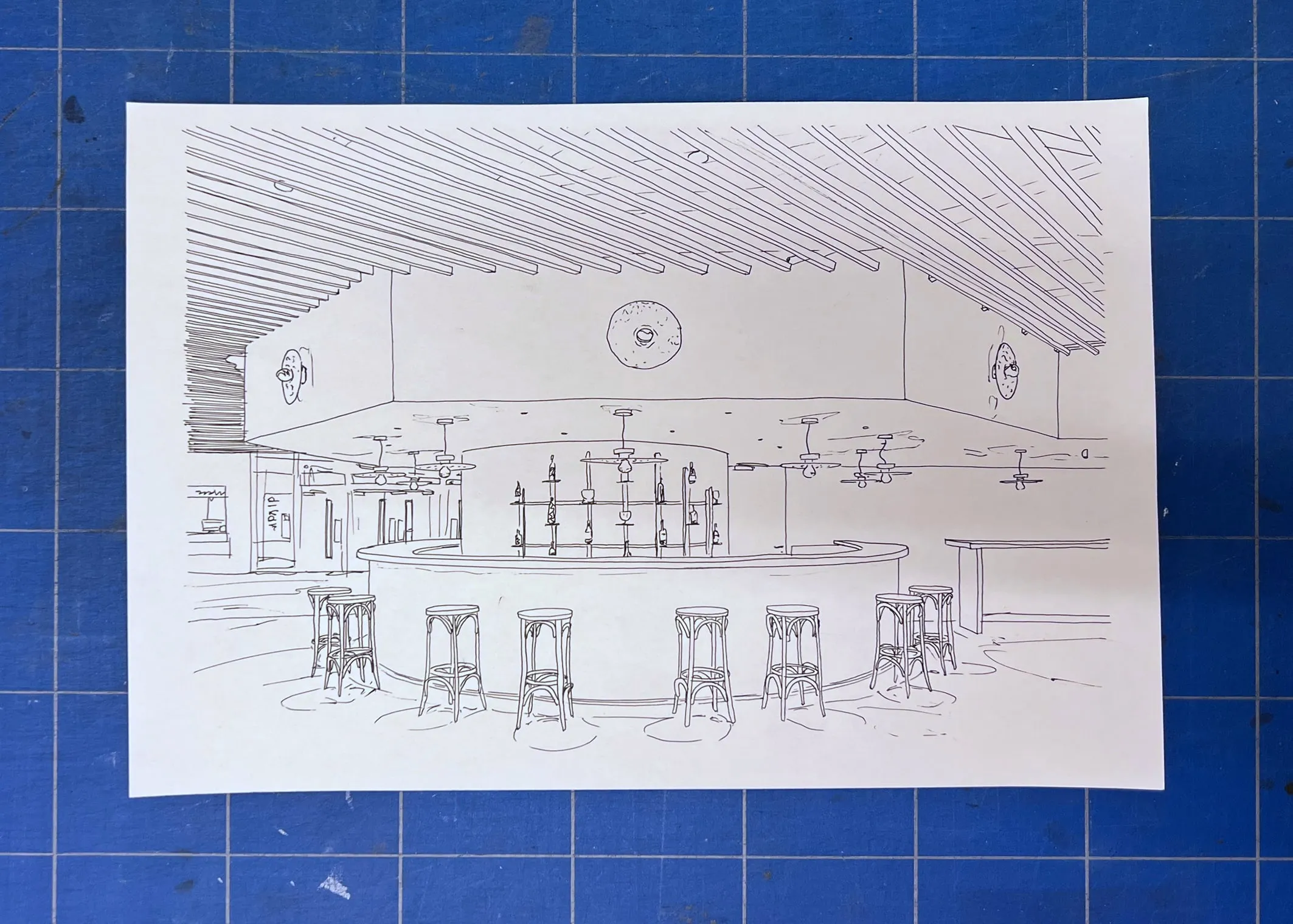 Un dessin d'un bar avec des tabourets et des tables