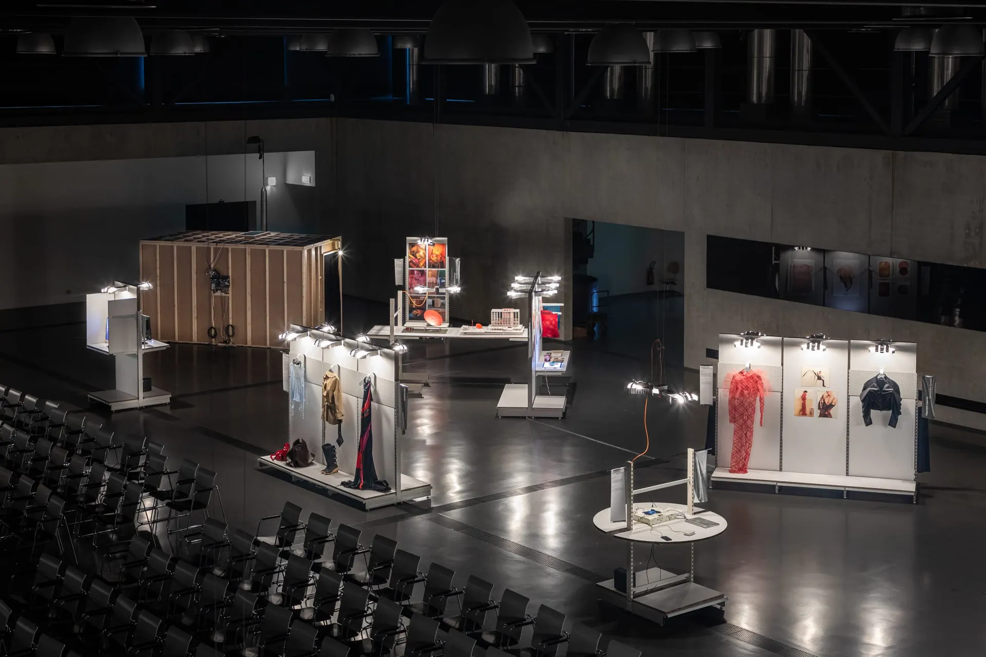 instituto svizzero façade avec textiles