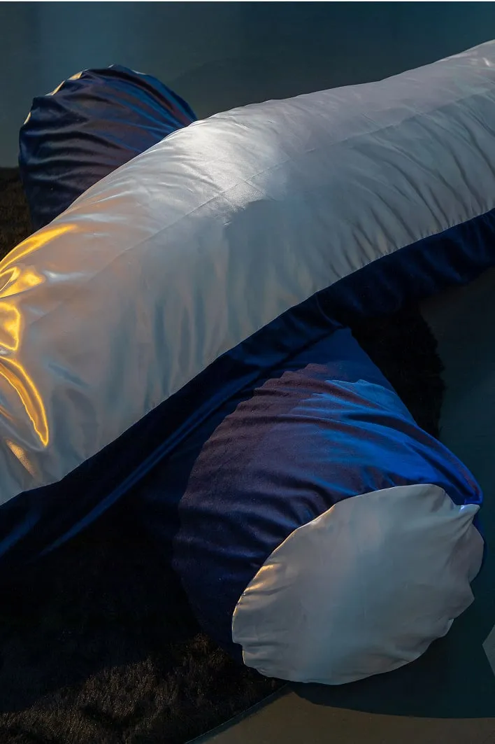 Un objet gonflable flottant sur une masse d'eau